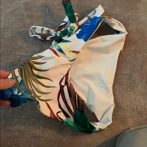 Haute bikini - Picture 4 of 7